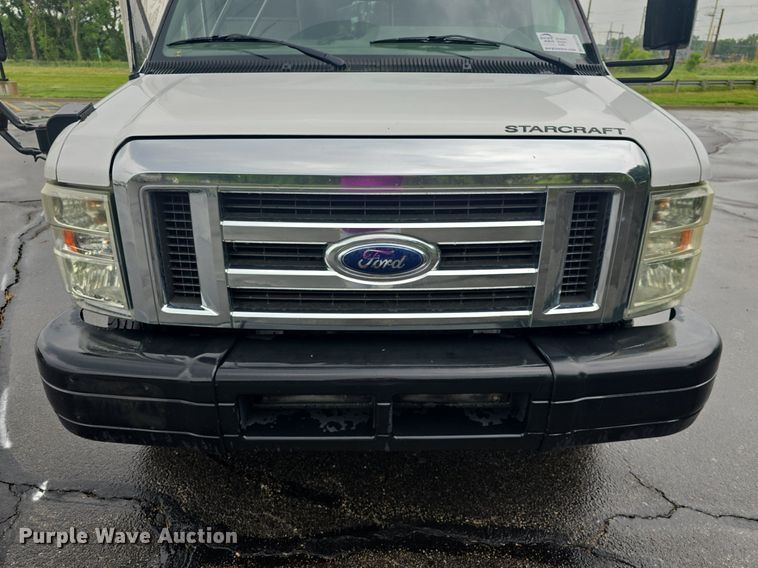 image for item DM1720 2009 Ford  E450 Super Duty  shuttle bus