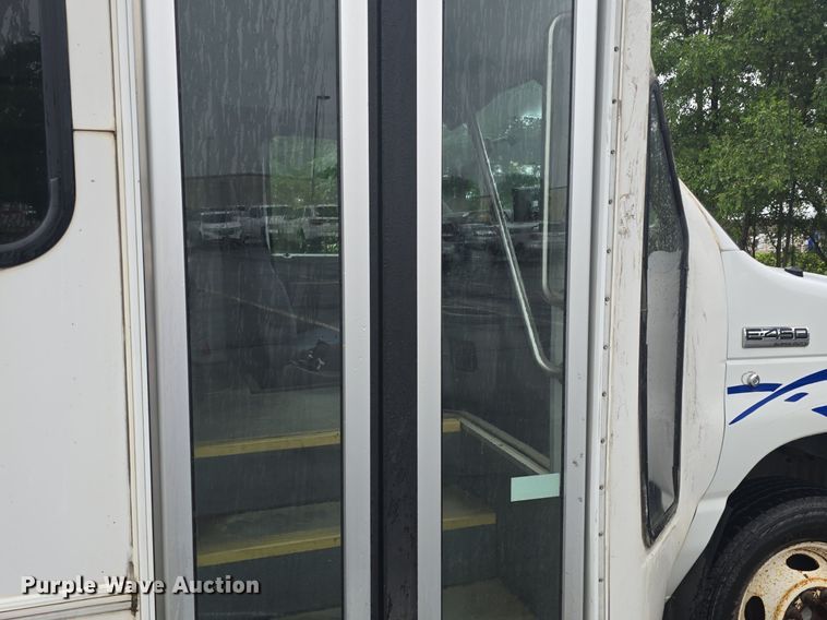 image for item DM1720 2009 Ford  E450 Super Duty  shuttle bus