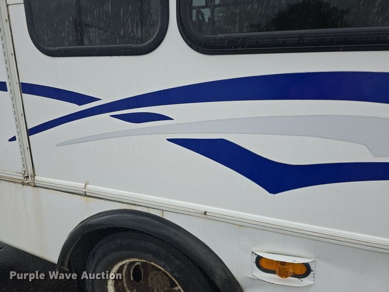 image for item DM1720 2009 Ford  E450 Super Duty  shuttle bus
