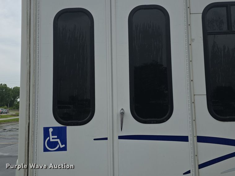 image for item DM1720 2009 Ford  E450 Super Duty  shuttle bus