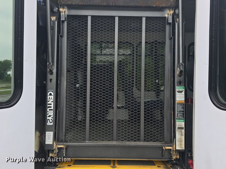 image for item DM1720 2009 Ford  E450 Super Duty  shuttle bus