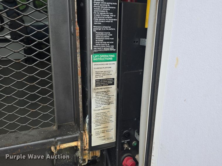 image for item DM1720 2009 Ford  E450 Super Duty  shuttle bus