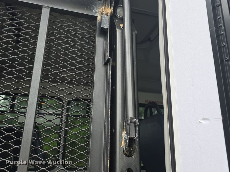 image for item DM1720 2009 Ford  E450 Super Duty  shuttle bus