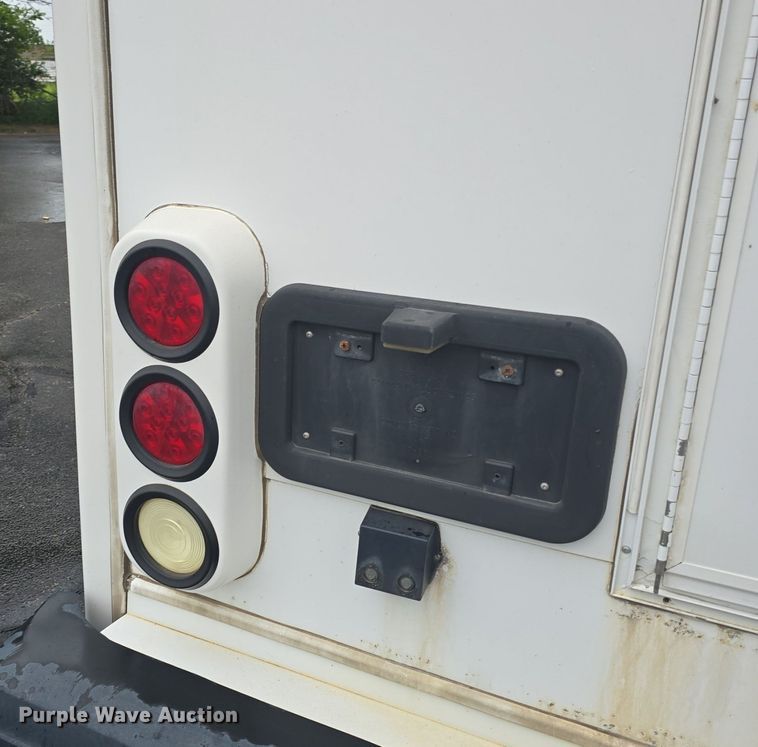 image for item DM1720 2009 Ford  E450 Super Duty  shuttle bus