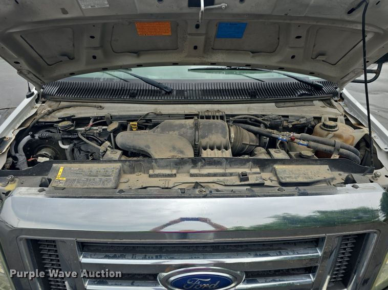 image for item DM1720 2009 Ford  E450 Super Duty  shuttle bus