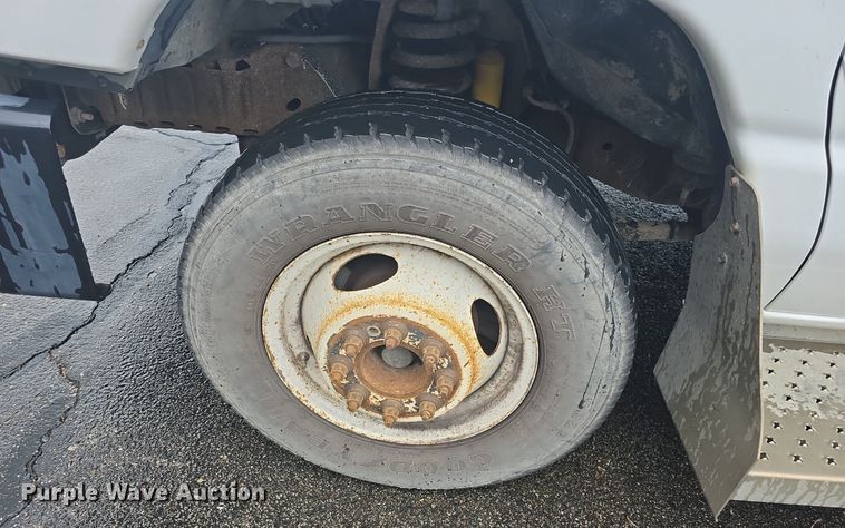 image for item DM1720 2009 Ford  E450 Super Duty  shuttle bus