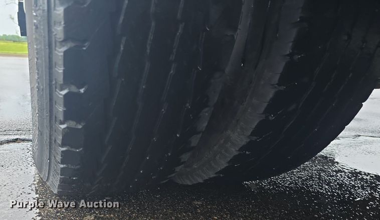 image for item DM1720 2009 Ford  E450 Super Duty  shuttle bus