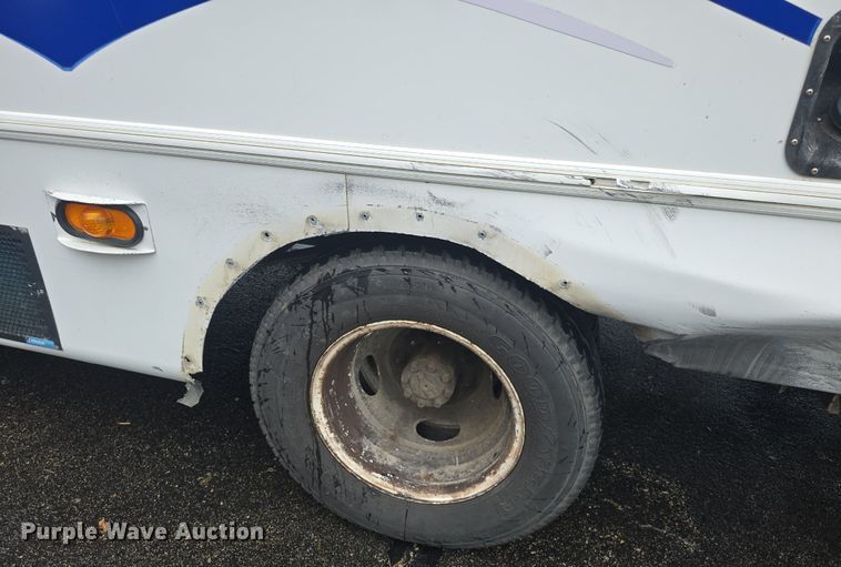 image for item DM1720 2009 Ford  E450 Super Duty  shuttle bus