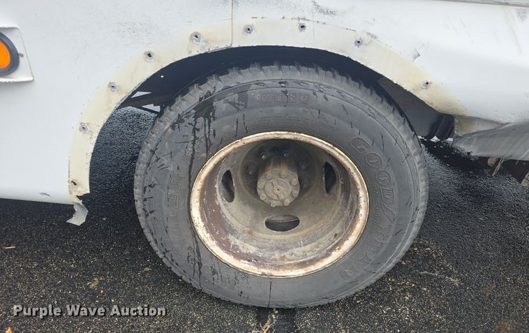 image for item DM1720 2009 Ford  E450 Super Duty  shuttle bus