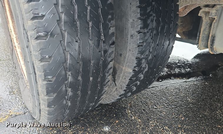 image for item DM1720 2009 Ford  E450 Super Duty  shuttle bus