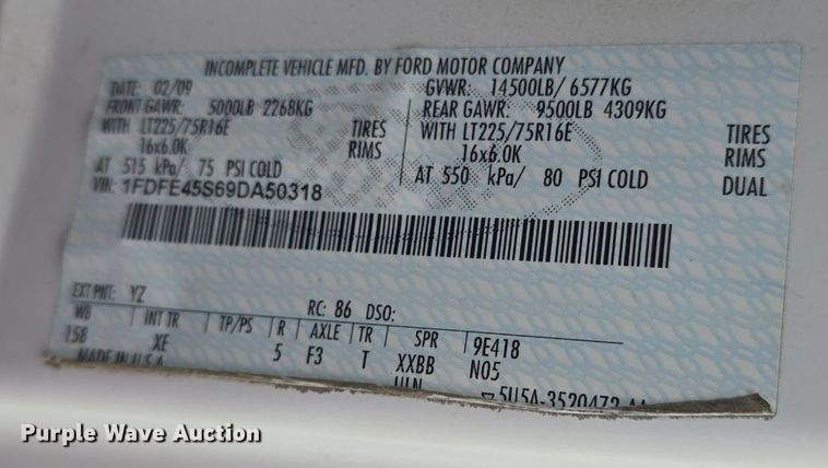 image for item DM1720 2009 Ford  E450 Super Duty  shuttle bus