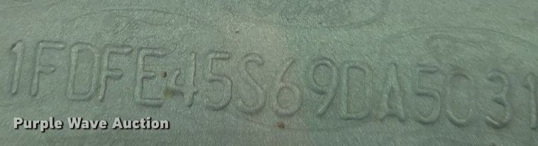 image for item DM1720 2009 Ford  E450 Super Duty  shuttle bus