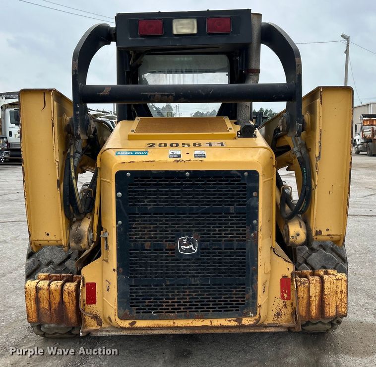 image for item DO1102 2006 John Deere 332 skid steer loader