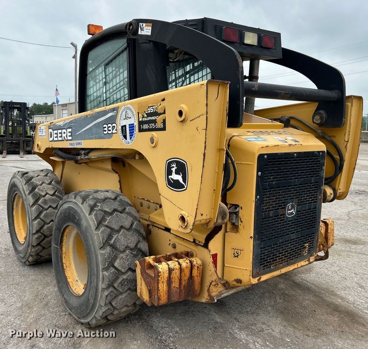 image for item DO1102 2006 John Deere 332 skid steer loader