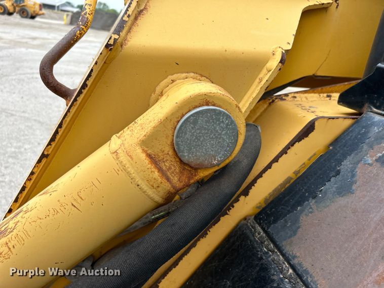 image for item DO1102 2006 John Deere 332 skid steer loader