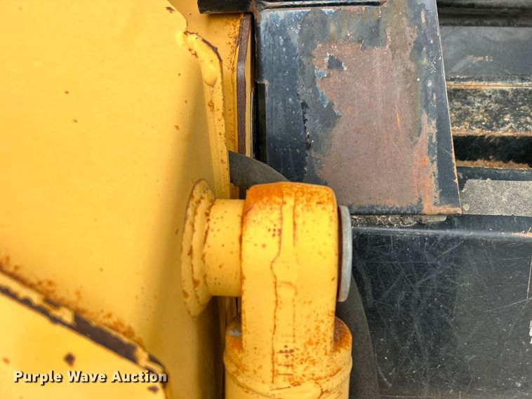 image for item DO1102 2006 John Deere 332 skid steer loader