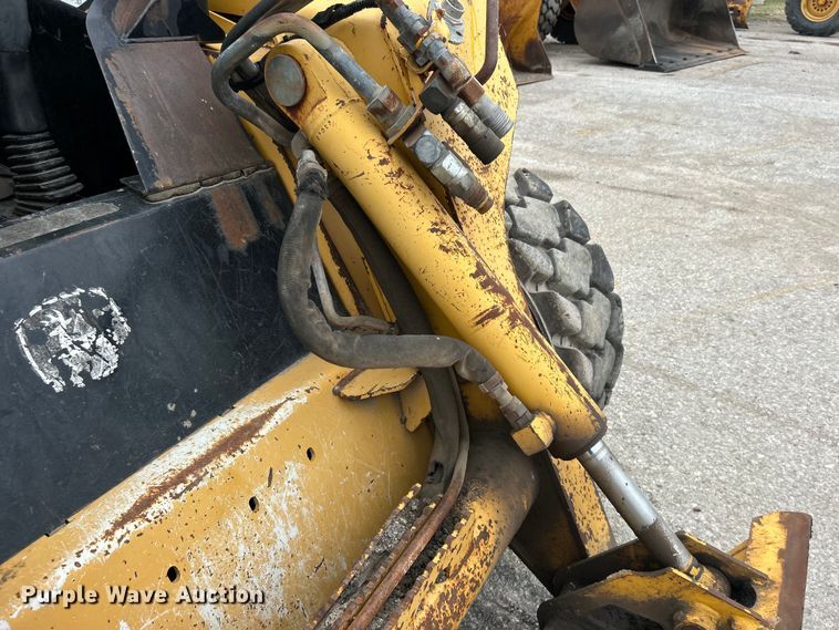 image for item DO1102 2006 John Deere 332 skid steer loader