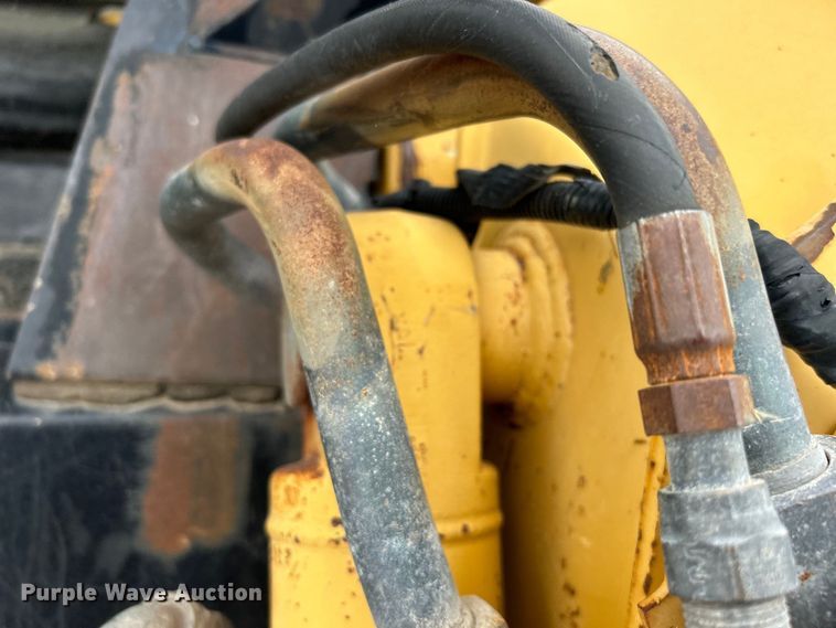 image for item DO1102 2006 John Deere 332 skid steer loader