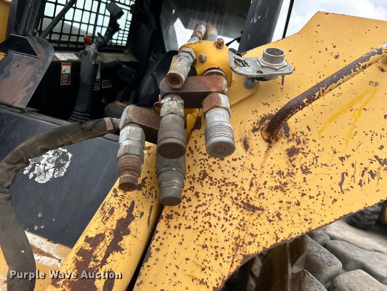 image for item DO1102 2006 John Deere 332 skid steer loader