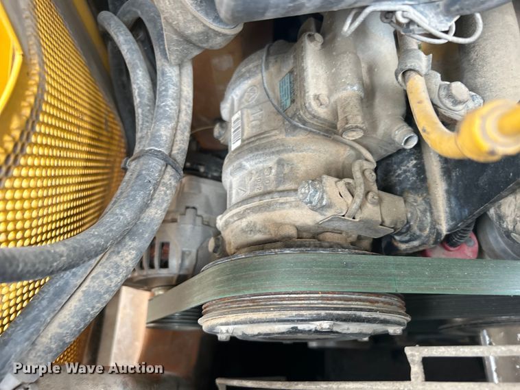 image for item DO1102 2006 John Deere 332 skid steer loader