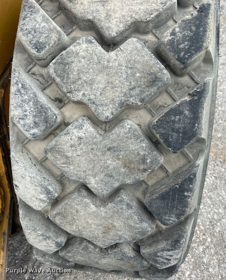 image for item DO1102 2006 John Deere 332 skid steer loader