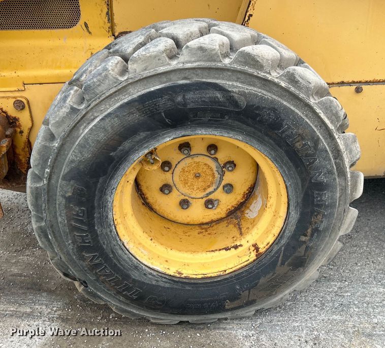 image for item DO1102 2006 John Deere 332 skid steer loader