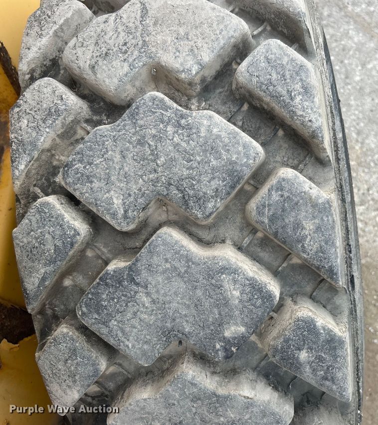 image for item DO1102 2006 John Deere 332 skid steer loader