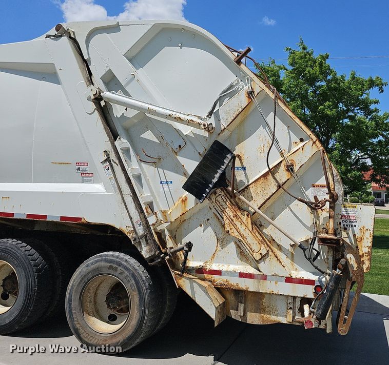 image for item DP6429 2013 Freightliner M2 refuse truck