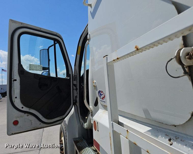 image for item DP6429 2013 Freightliner M2 refuse truck