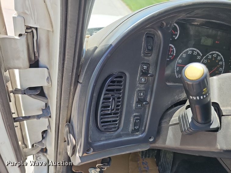 image for item DP6429 2013 Freightliner M2 refuse truck