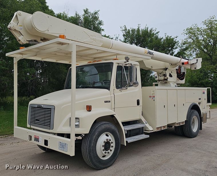 image for item DP6431 1999 Freightliner FL80 bucket truck