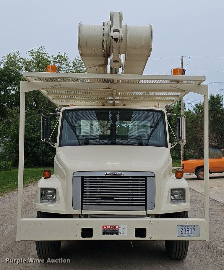 image for item DP6431 1999 Freightliner FL80 bucket truck