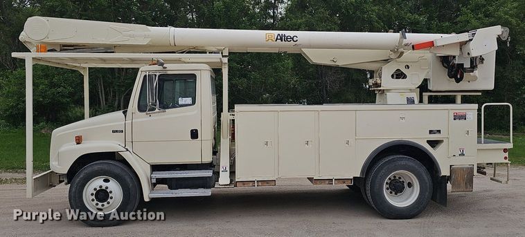 image for item DP6431 1999 Freightliner FL80 bucket truck