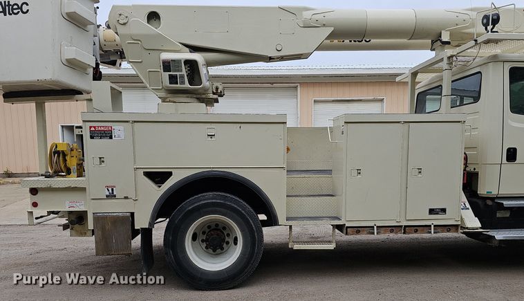 image for item DP6431 1999 Freightliner FL80 bucket truck