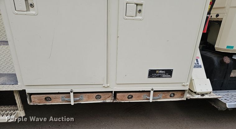 image for item DP6431 1999 Freightliner FL80 bucket truck