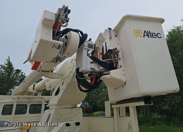 image for item DP6431 1999 Freightliner FL80 bucket truck