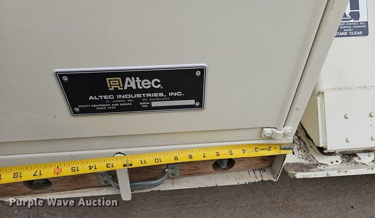 image for item DP6431 1999 Freightliner FL80 bucket truck