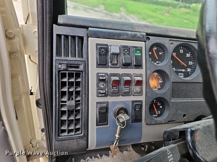 image for item DP6431 1999 Freightliner FL80 bucket truck