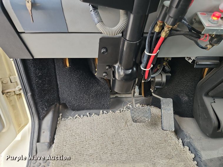 image for item DP6431 1999 Freightliner FL80 bucket truck