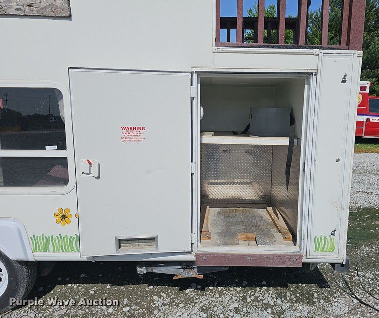 image for item DP6444 2005 Forks RV Surrey fire safety training trailer