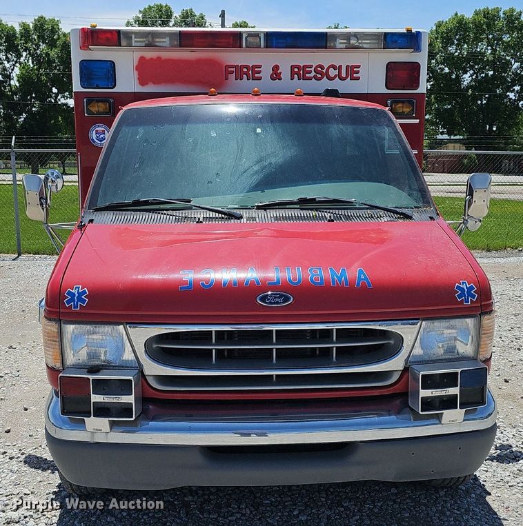 image for item DP6445 2000 Ford E450 ambulance