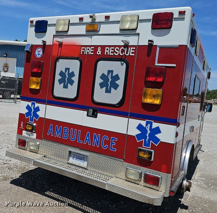 image for item DP6445 2000 Ford E450 ambulance