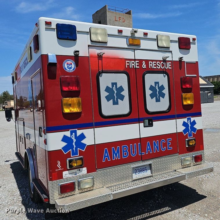 image for item DP6445 2000 Ford E450 ambulance