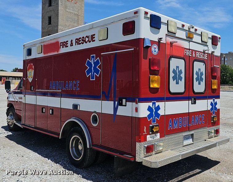 image for item DP6445 2000 Ford E450 ambulance