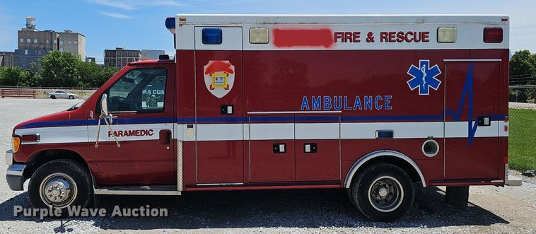 image for item DP6445 2000 Ford E450 ambulance