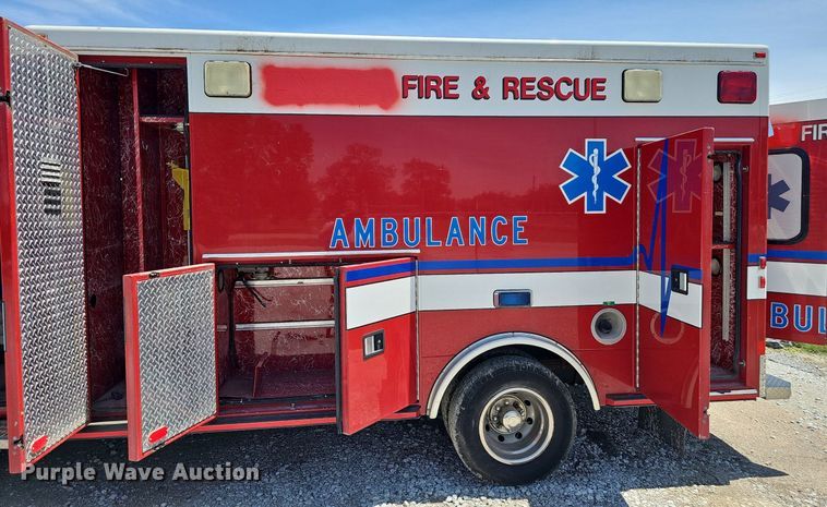 image for item DP6445 2000 Ford E450 ambulance