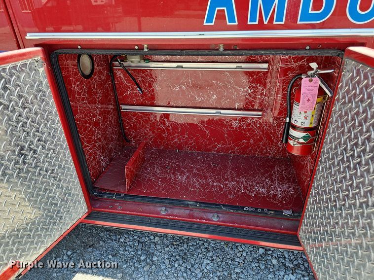 image for item DP6445 2000 Ford E450 ambulance