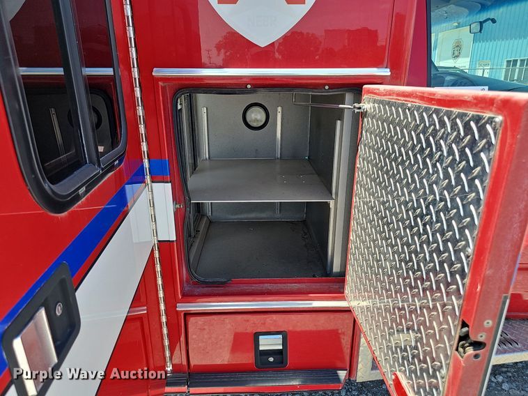 image for item DP6445 2000 Ford E450 ambulance