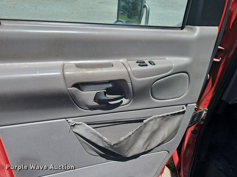 image for item DP6445 2000 Ford E450 ambulance