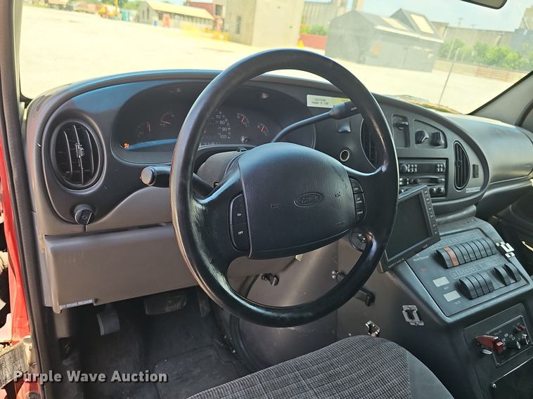 image for item DP6445 2000 Ford E450 ambulance